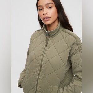GAP Women's boxy quilted Jacket - Olive Green